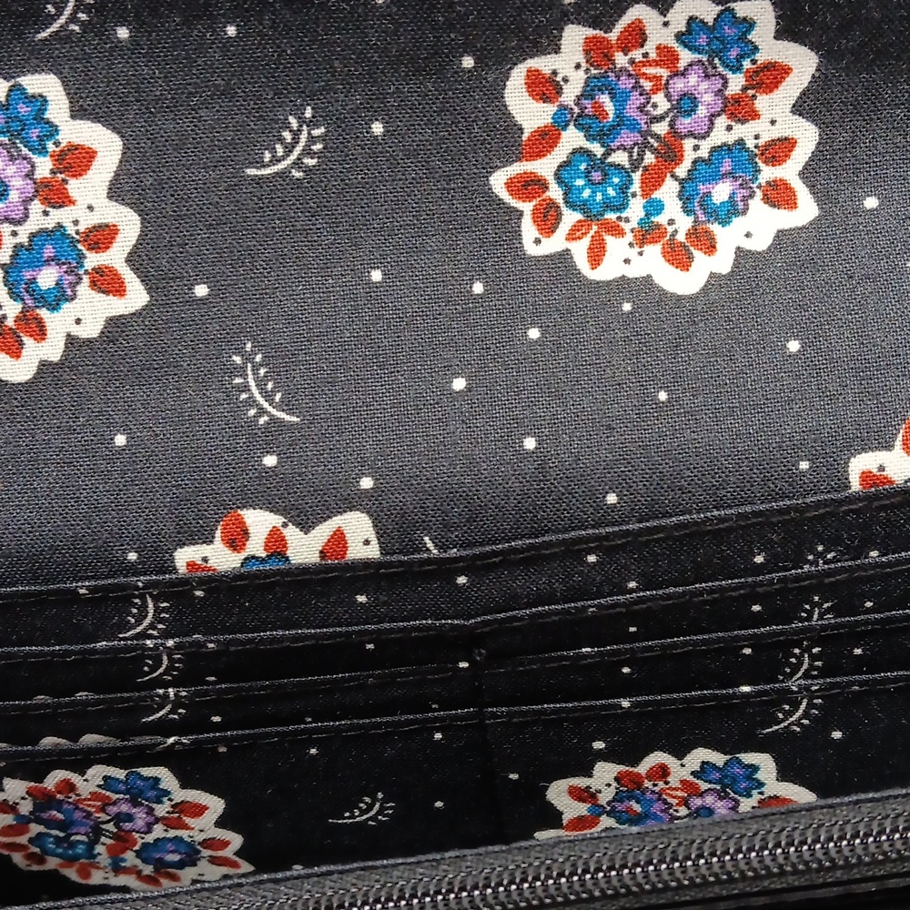 Vera Bradley Quilted Black Crossbody Bag - Picture 6 of 7